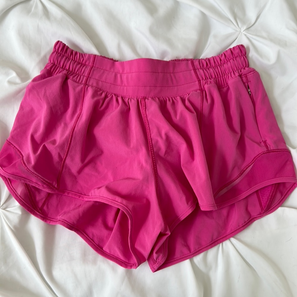 Lululemon hotty hot shorts size 4 in sonic pink 2.5 in inseam
